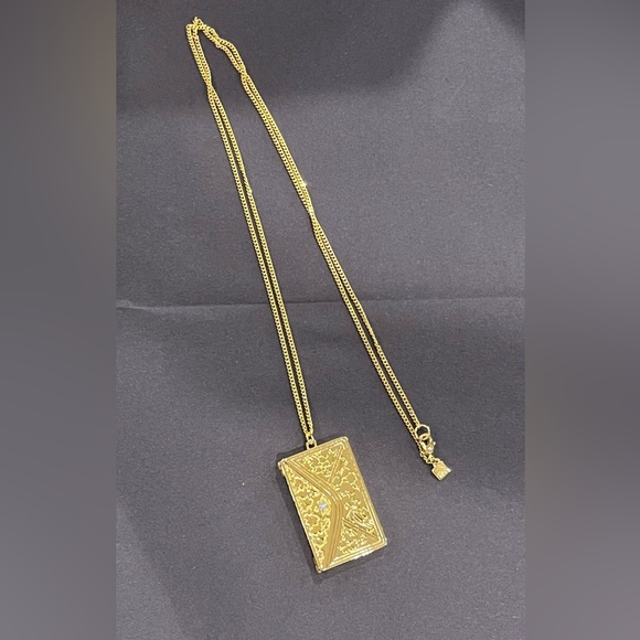 Met Envelope Necklace - Picture 4 of 5